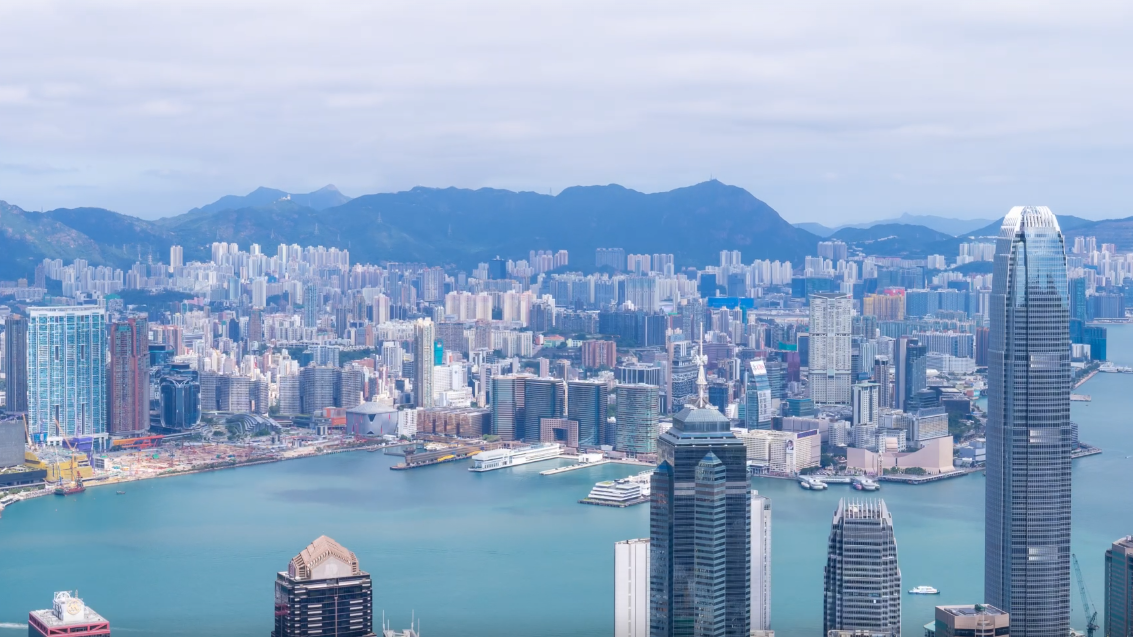 16｜新地執董馮秀炎因健康理由辭任 路透稱馮秀炎疑涉貪上周遭停職 新地：正進行檢視及跟進